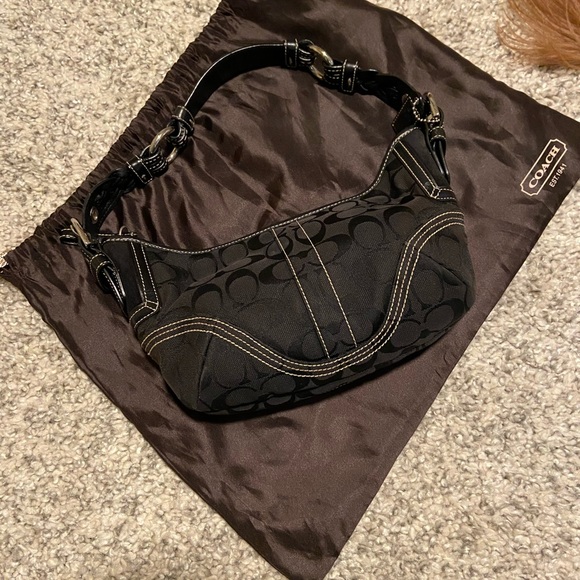 Authentic Coach Signature Black Shoulder Bag - Picture 2 of 6